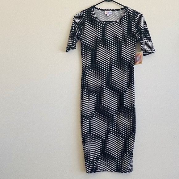 NWT LuLaRoe * RARE Black * JULIA * Slim Bodycon Form Fitted Tee Dress XXS - Picture 1 of 3